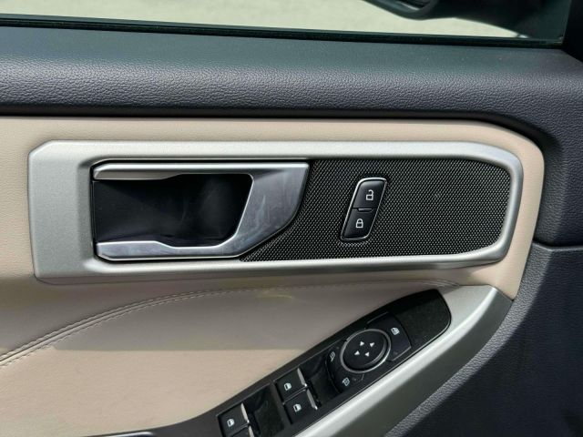2023 Ford Explorer XLT 4WD