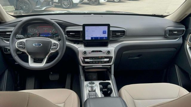 2023 Ford Explorer XLT 4WD