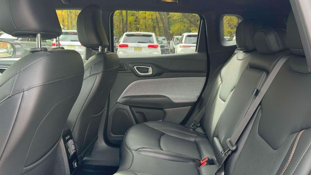 2023 Jeep Compass Latitude Lux 4x4 2023 Jeep Compass Latitude Lux 4x4