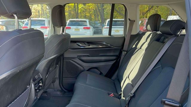 2023 Jeep Grand Cherokee Laredo 4x4 2023 Jeep Grand Cherokee Laredo 4x4