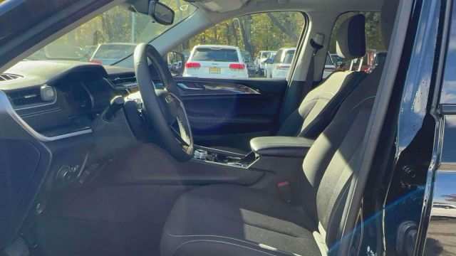 2023 Jeep Grand Cherokee Laredo 4x4 2023 Jeep Grand Cherokee Laredo 4x4