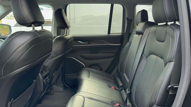 2023 Jeep Grand Cherokee Limited 4x4 2023 Jeep Grand Cherokee Limited 4x4