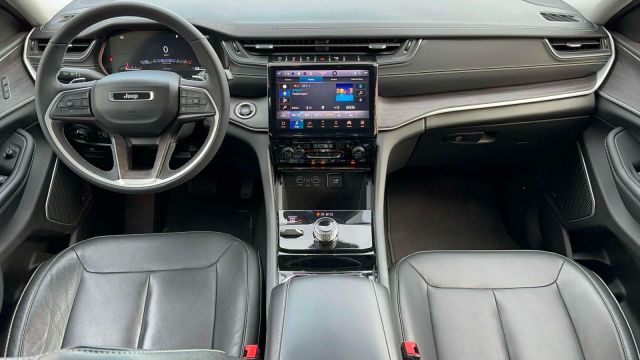 2023 Jeep Grand Cherokee Limited 4x4 2023 Jeep Grand Cherokee Limited 4x4