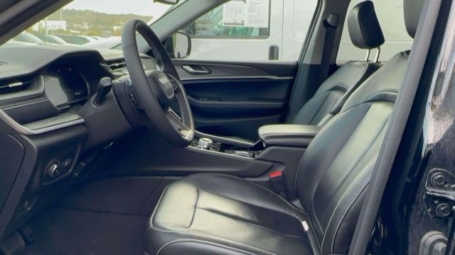 2023 Jeep Grand Cherokee Limited 4x4 2023 Jeep Grand Cherokee Limited 4x4