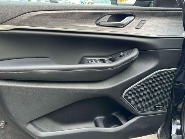 2023 Jeep Grand Cherokee Limited 4x4 2023 Jeep Grand Cherokee Limited 4x4