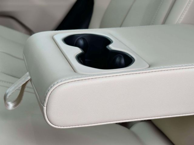 2023 Jeep Grand Cherokee Limited 4x4 2023 Jeep Grand Cherokee Limited 4x4