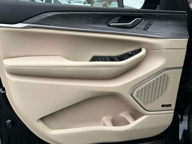 2023 Jeep Grand Cherokee Limited 4x4 2023 Jeep Grand Cherokee Limited 4x4