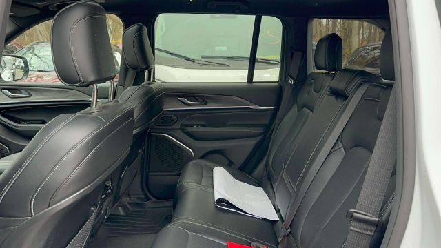 2023 Jeep Grand Cherokee Overland 4x4