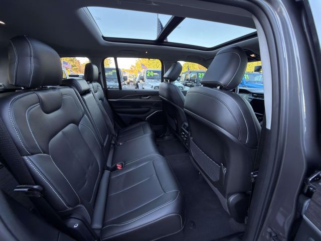 2023 Jeep Grand Cherokee 4xe 30th Anniversary 4x4 2023 Jeep Grand Cherokee 4xe 30th Anniversary 4x4