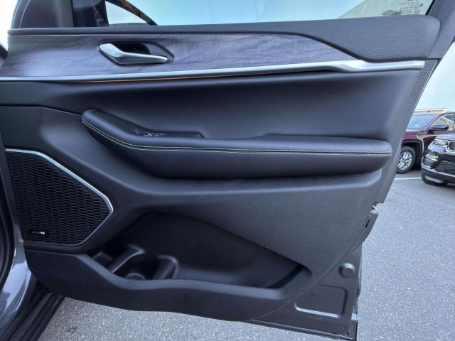 2023 Jeep Grand Cherokee 4xe 30th Anniversary 4x4 2023 Jeep Grand Cherokee 4xe 30th Anniversary 4x4