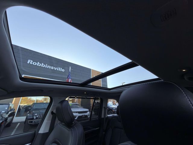 2023 Jeep Grand Cherokee 4xe 30th Anniversary 4x4 2023 Jeep Grand Cherokee 4xe 30th Anniversary 4x4