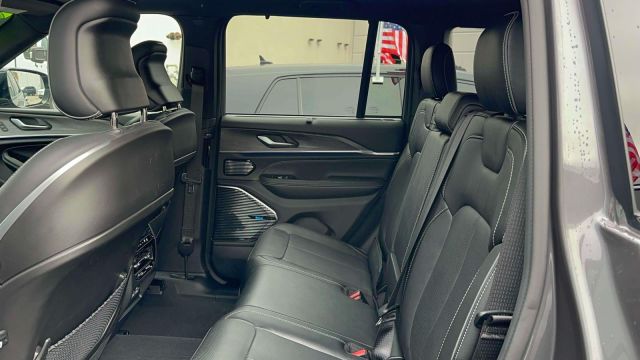 2023 Jeep Grand Cherokee 4xe Overland 4x4