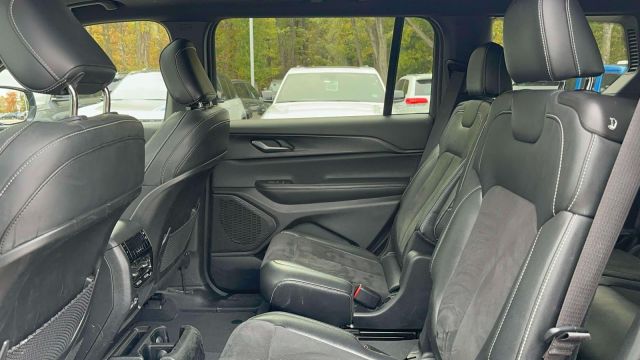 2023 Jeep Grand Cherokee L Altitude 4x4 2023 Jeep Grand Cherokee L Altitude 4x4