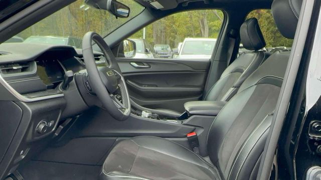 2023 Jeep Grand Cherokee L Altitude 4x4 2023 Jeep Grand Cherokee L Altitude 4x4