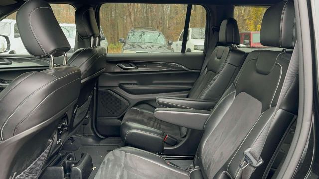 2023 Jeep Grand Cherokee L Altitude 4x4