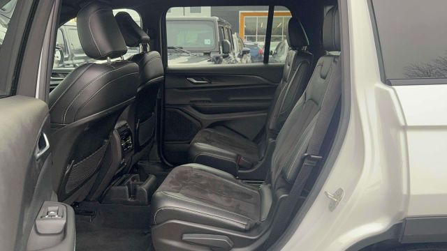 2023 Jeep Grand Cherokee L Altitude 4x4 2023 Jeep Grand Cherokee L Altitude 4x4