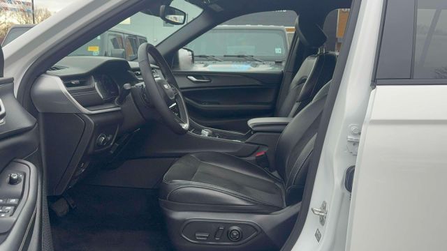 2023 Jeep Grand Cherokee L Altitude 4x4 2023 Jeep Grand Cherokee L Altitude 4x4