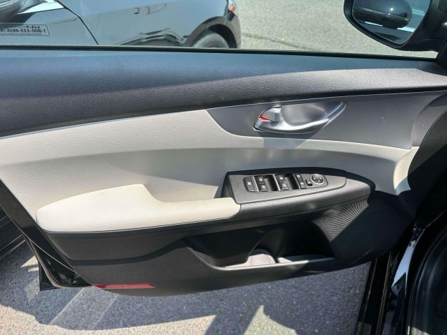 2023 Kia Forte LXS IVT