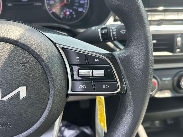 2023 Kia Forte LXS IVT