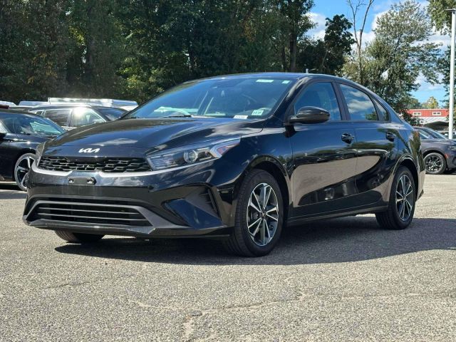 2023 Kia Forte LXS IVT