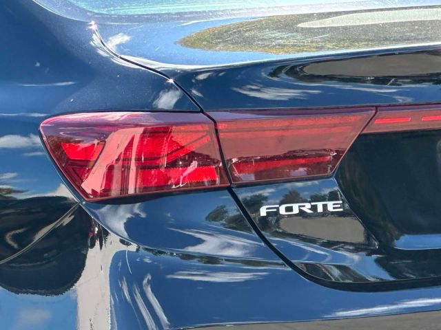 2023 Kia Forte LXS IVT