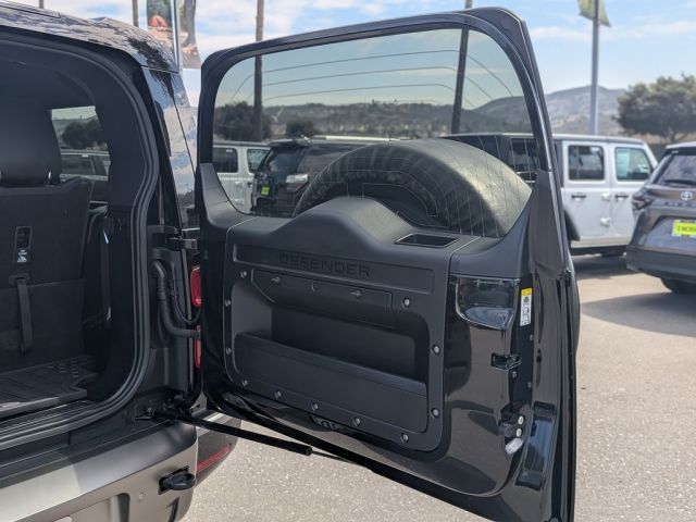 2023 Land Rover Defender 130 X-Dynamic SE 2023 Land Rover Defender 130 X-Dynamic SE