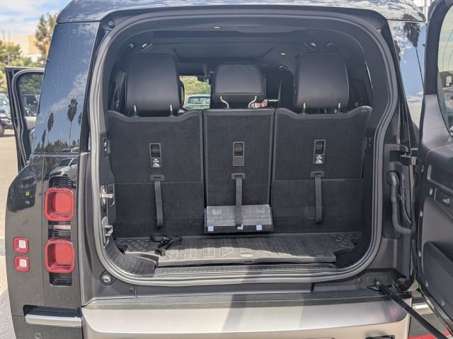 2023 Land Rover Defender 130 X-Dynamic SE 2023 Land Rover Defender 130 X-Dynamic SE