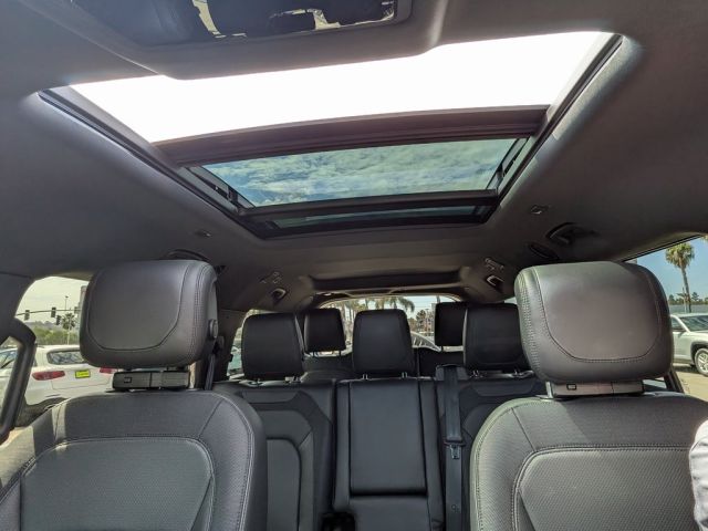 2023 Land Rover Defender 130 X-Dynamic SE 2023 Land Rover Defender 130 X-Dynamic SE