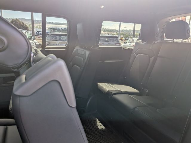 2023 Land Rover Defender 130 X-Dynamic SE 2023 Land Rover Defender 130 X-Dynamic SE