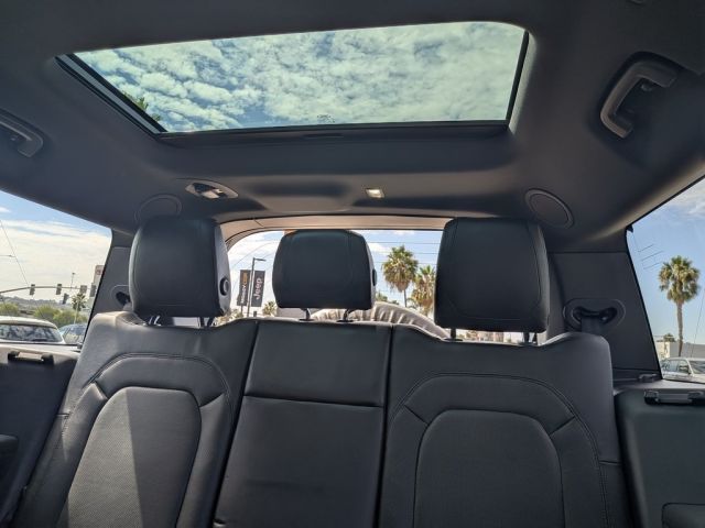 2023 Land Rover Defender 130 X-Dynamic SE 2023 Land Rover Defender 130 X-Dynamic SE