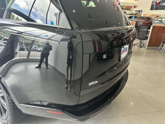2023 Land Rover Range Rover P400 SE SWB