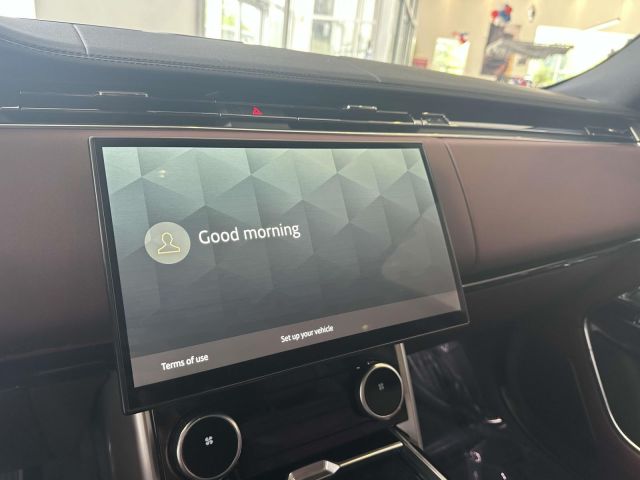 2023 Land Rover Range Rover P400 SE SWB
