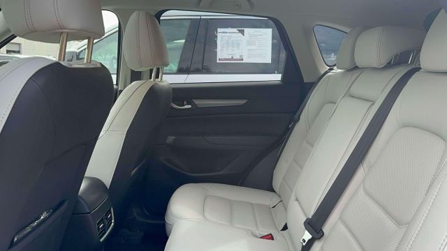 2023 Mazda CX-5 2.5 S Preferred Package AWD 2023 Mazda CX-5 2.5 S Preferred Package AWD