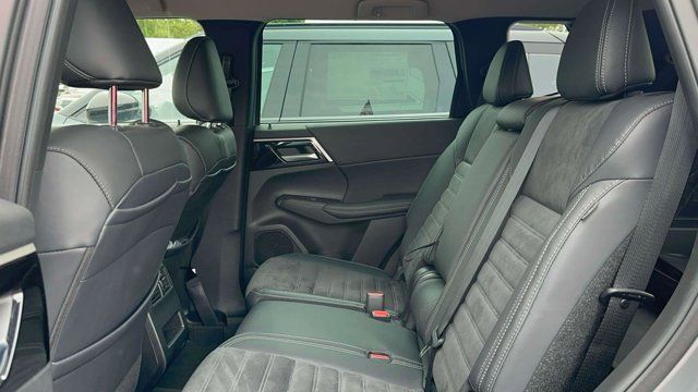 2023 Mitsubishi Outlander PHEV SE