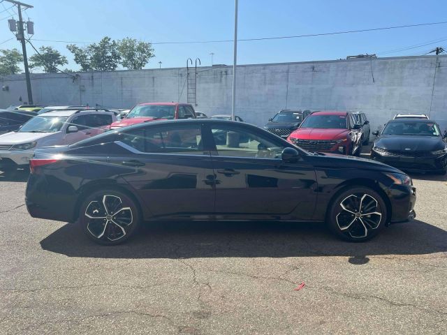 2023 Nissan Altima 2.5 SR Sedan