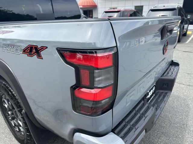 2023 Nissan Frontier Crew Cab 4x4 PRO-4X Auto