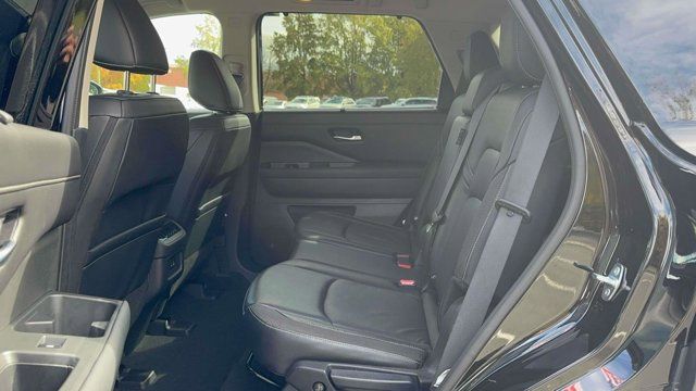 2023 Nissan Pathfinder SL 2023 Nissan Pathfinder SL