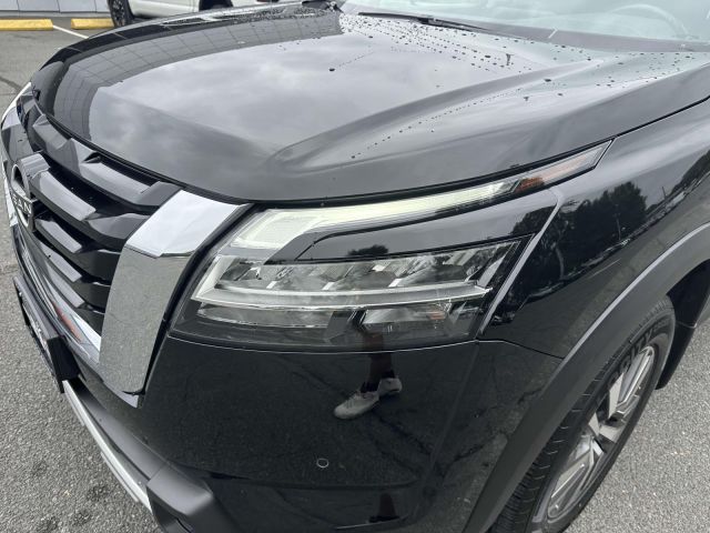 2023 Nissan Pathfinder SL 4WD
