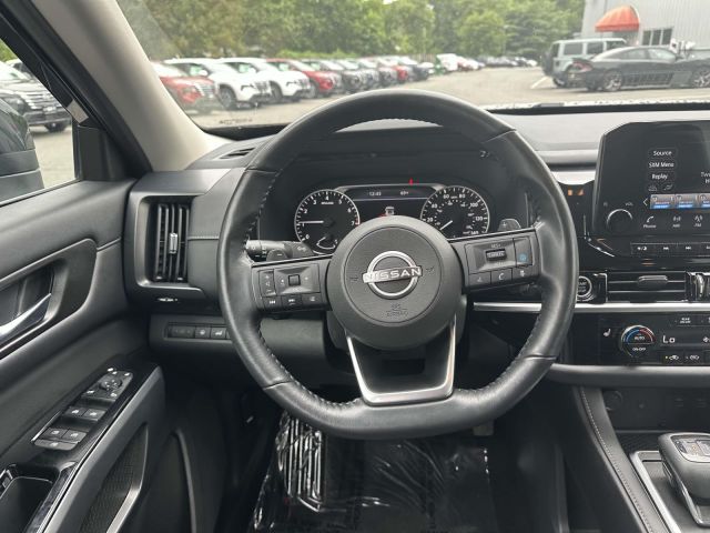 2023 Nissan Pathfinder SL 4WD