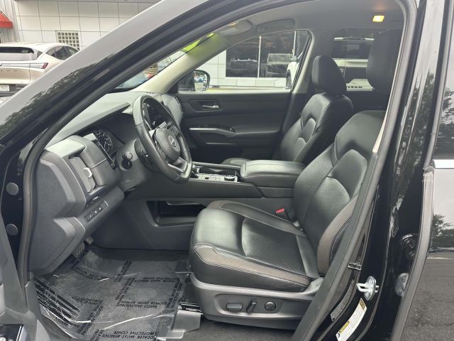 2023 Nissan Pathfinder SL 4WD