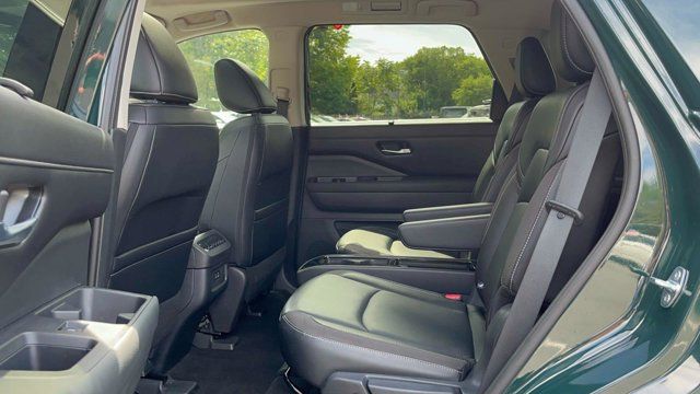 2023 Nissan Pathfinder SL 2023 Nissan Pathfinder SL