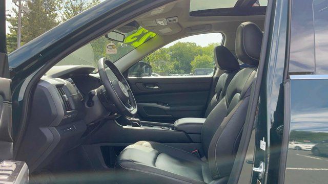 2023 Nissan Pathfinder SL 2023 Nissan Pathfinder SL