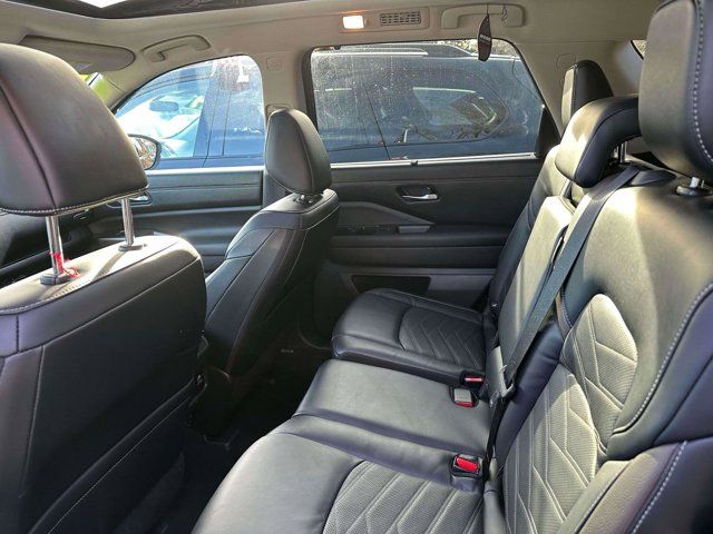 2023 Nissan Pathfinder Platinum