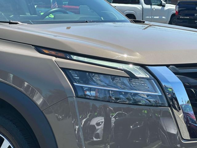 2023 Nissan Pathfinder Platinum 4WD