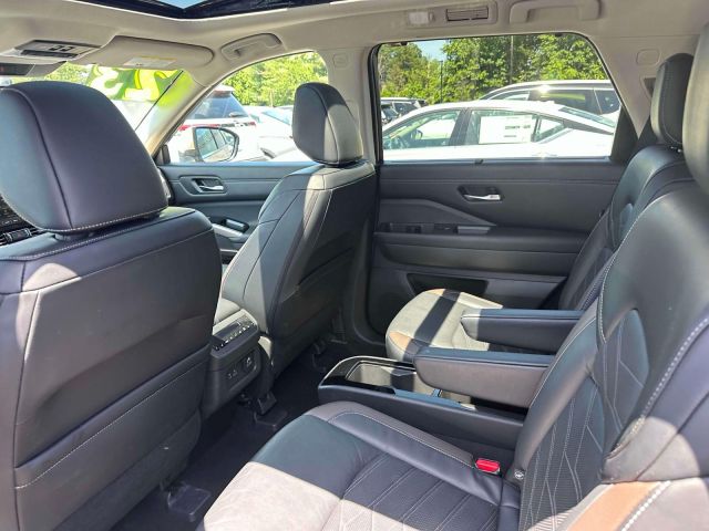 2023 Nissan Pathfinder Platinum 4WD