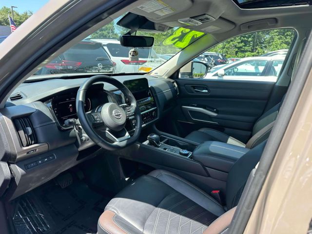 2023 Nissan Pathfinder Platinum 4WD