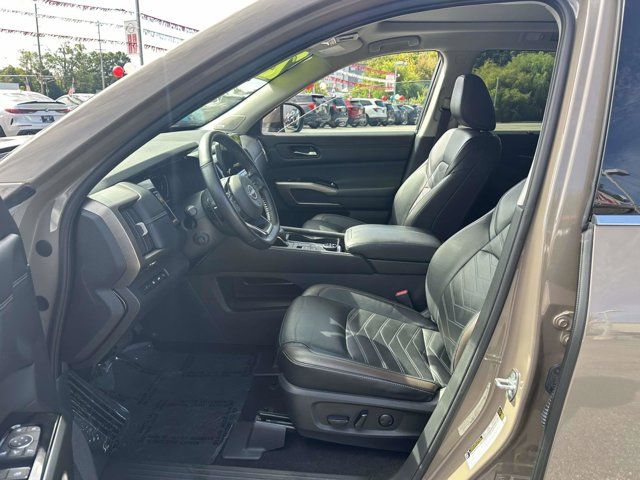 2023 Nissan Pathfinder Platinum 2023 Nissan Pathfinder Platinum
