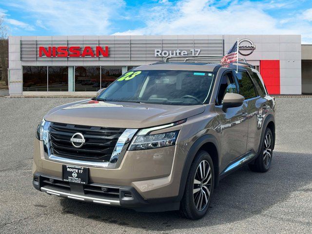 2023 Nissan Pathfinder Platinum