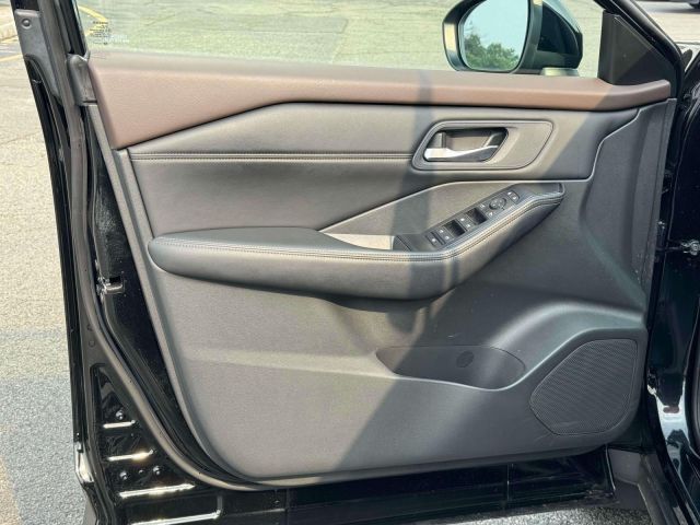2023 Nissan Rogue AWD SV *Ltd Avail*