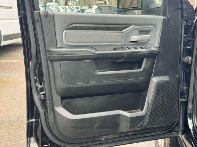2023 Ram 2500 Big Horn 4x4 Crew Cab 8 Box